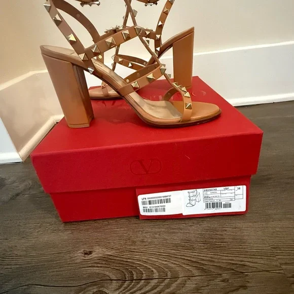 Valentino Garavani Tan Studded Sandals - Picture 10 of 12